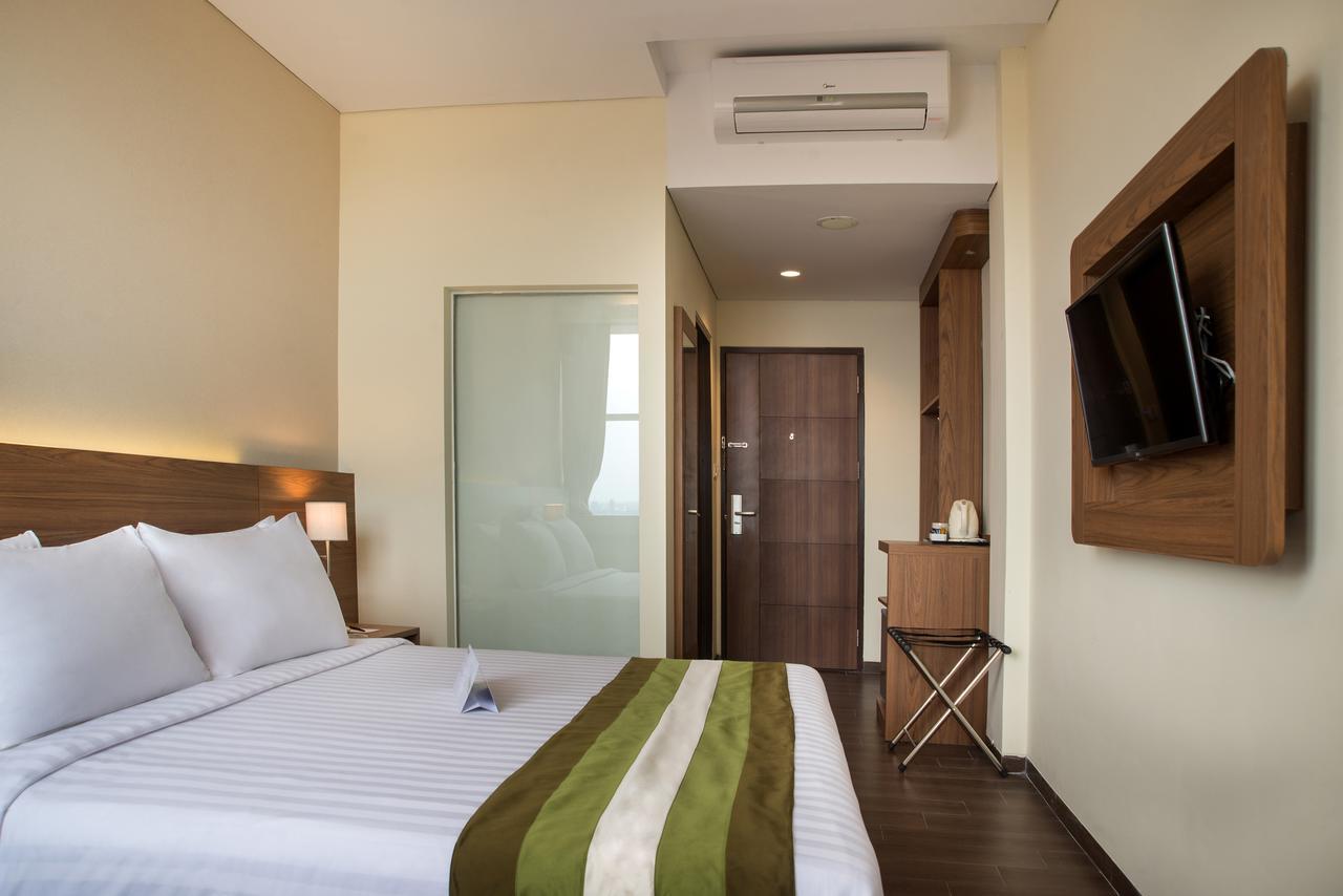 Grand Whiz Poins Simatupang Jakarta Exterior foto