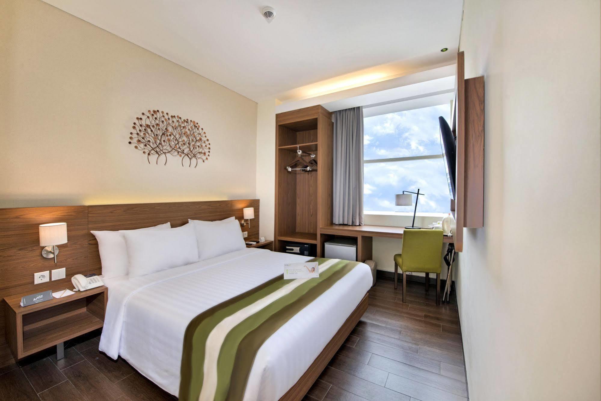 Grand Whiz Poins Simatupang Jakarta Exterior foto