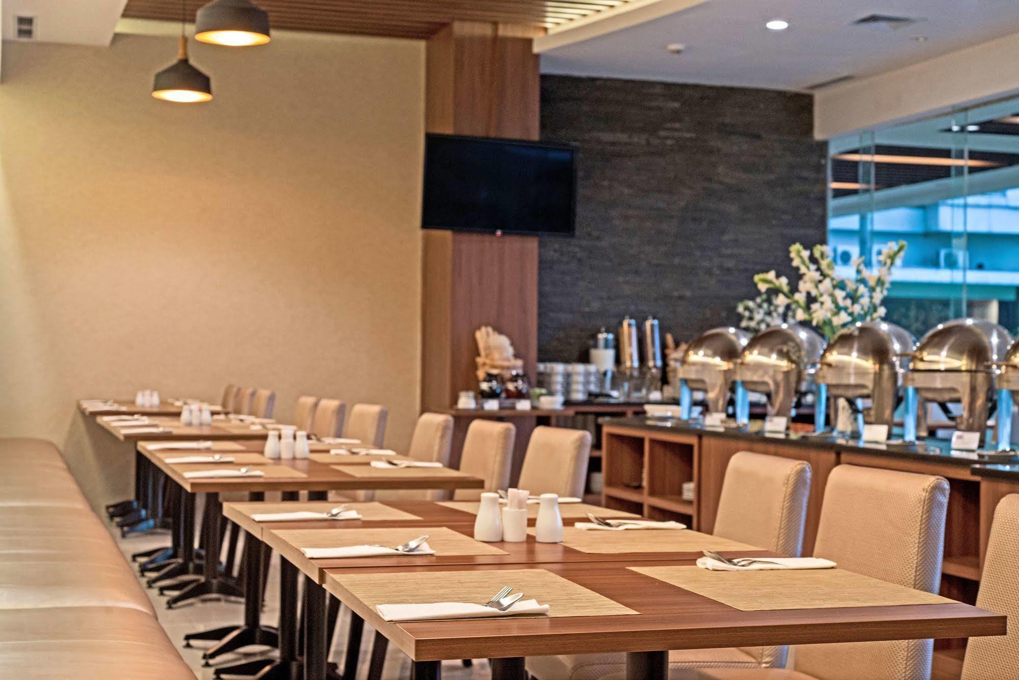 Grand Whiz Poins Simatupang Jakarta Exterior foto
