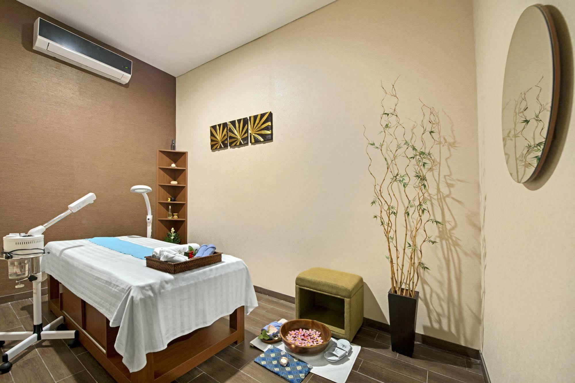 Grand Whiz Poins Simatupang Jakarta Exterior foto